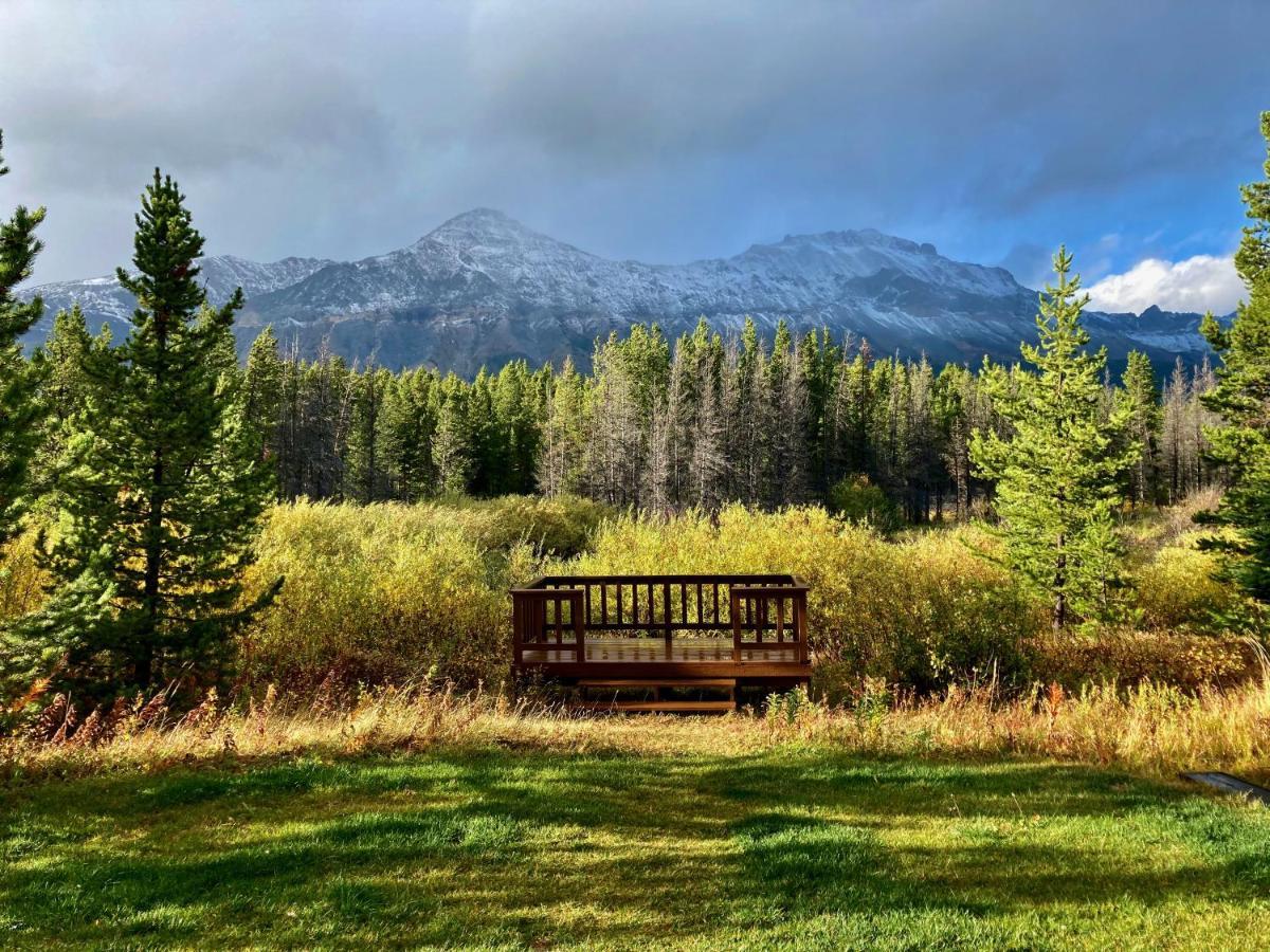 Summit Mountain Lodge And Steakhouse East Glacier Park Village Exterior foto
