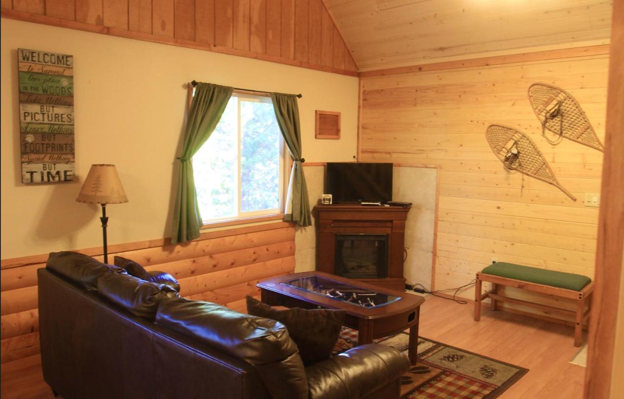 Summit Mountain Lodge And Steakhouse East Glacier Park Village Exterior foto